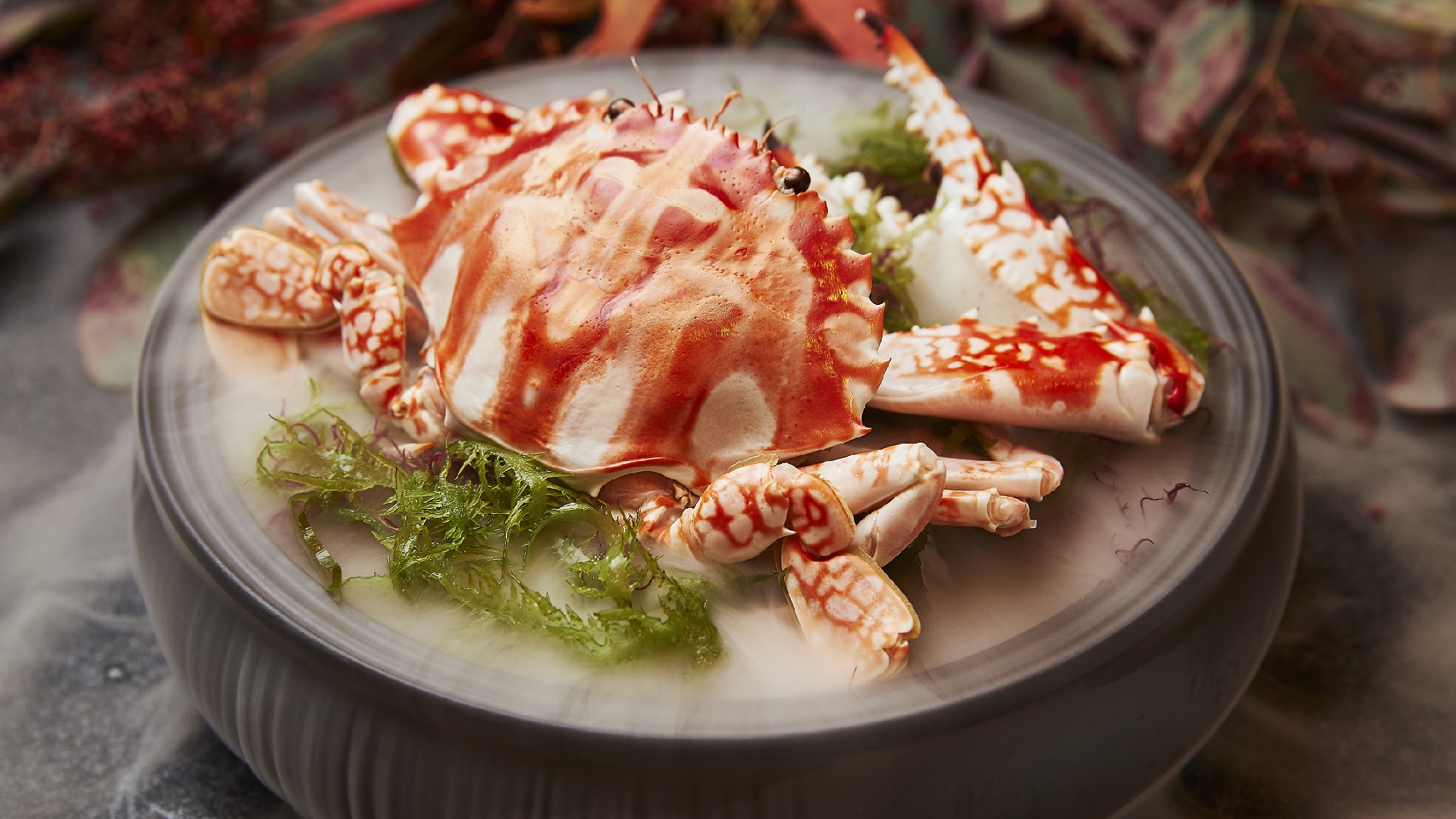 台北萬豪推出「蟹舞金秋」去殼美蟹套餐、鐵板燒沙公海味一次滿足