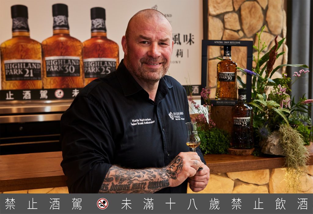 (圖09)馬汀對於高原騎士那股獨特的奧克尼島煙燻雪莉風味,感到無比驕傲。